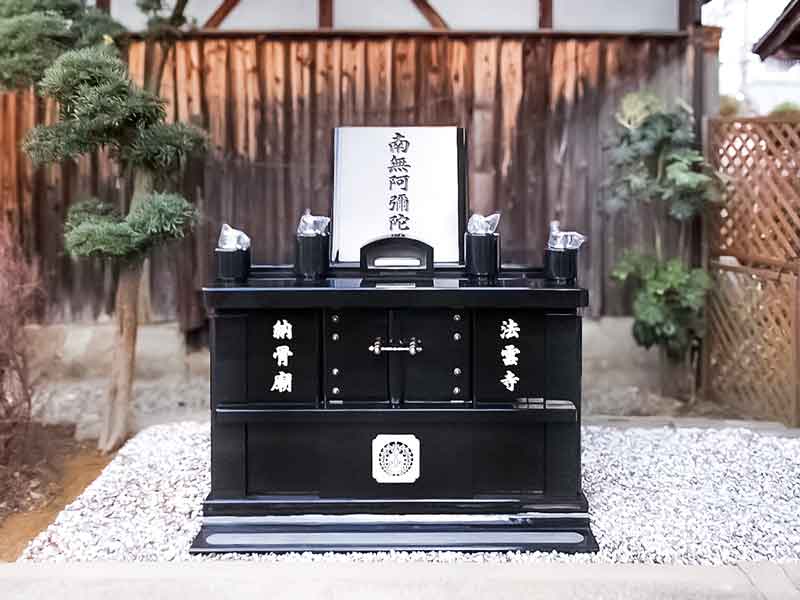 合祀墓内部で骨壺で埋葬できるタイプ